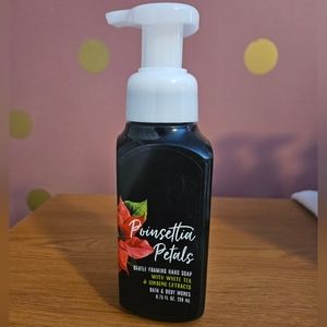 Bath & Body Works Poinsettia Petals Hand Soap